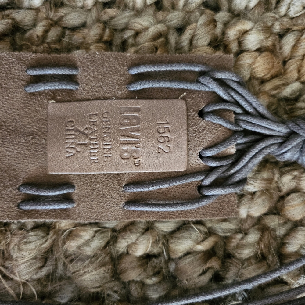 Women's leather belt with tassles